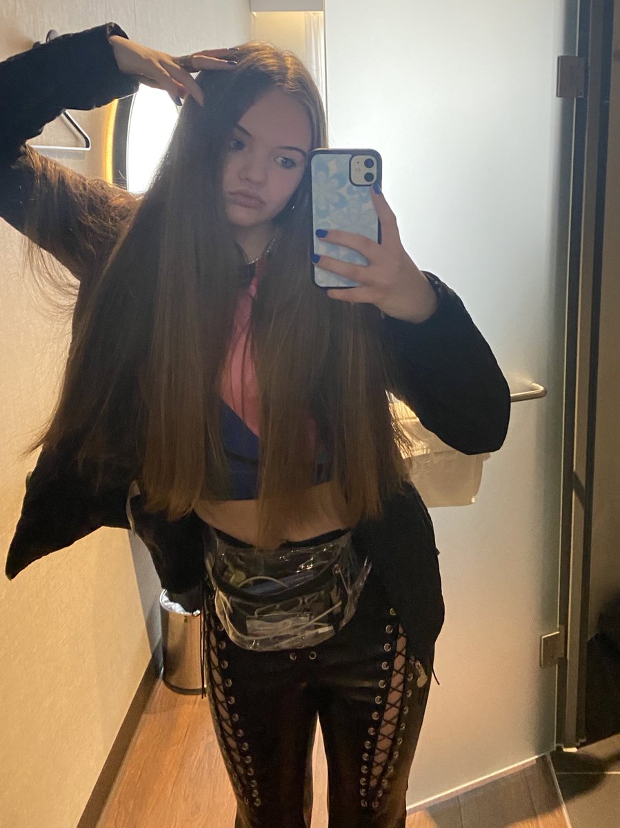 see u in a few 🫶🏼🫶🏼 <a href="/MarinaDiamandis/">MARINA</a>