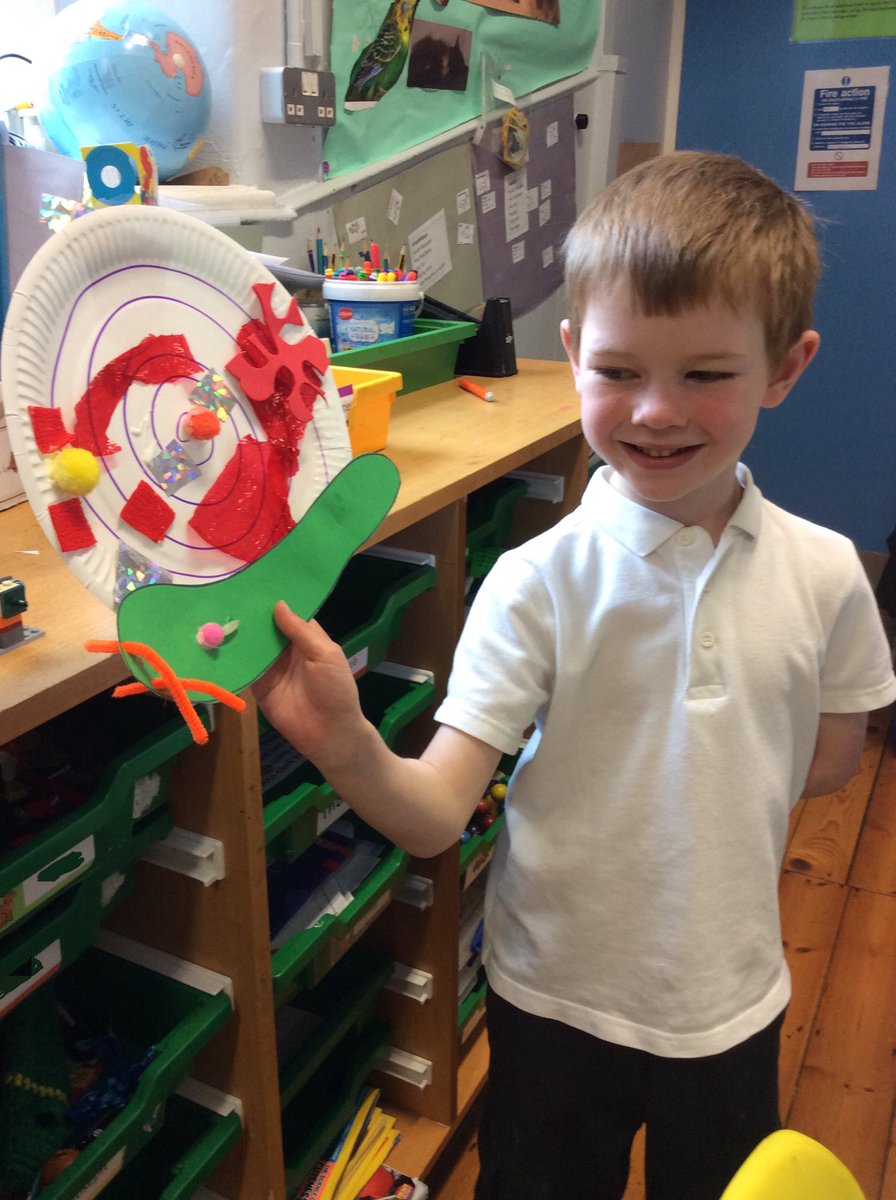 elton_school's tweet photo. #Snails 🐌 - KS1 love them! They’ve been taking a really close l👀k at them, made models of them........
#learningaboutnature #science #art #derbyshiredales #peakdistrict https://t.co/sG1kC7CU1y
