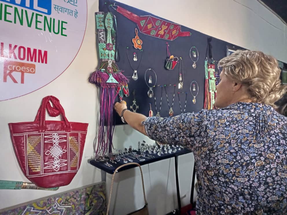 Together, we visited the newly-launched agadart.com showroom in Agadez.

Set up with support from IOM &amp; funding from <a href="/AICSBurkina/">AICS Ouagadougou</a>, AGAD'ART promotes local handicrafts and provides economic opportunities for youth in Agadez!