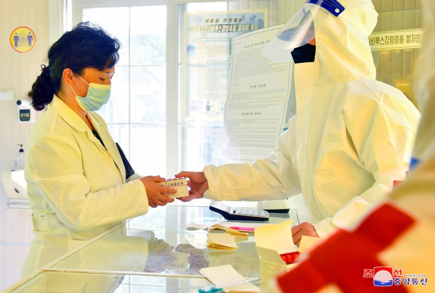 Supply of medicines quickly and accurately

Military fighters dispatched to subdue the health crisis created in the capital are ensuring that valuable medicines reach the people in a timely manner.