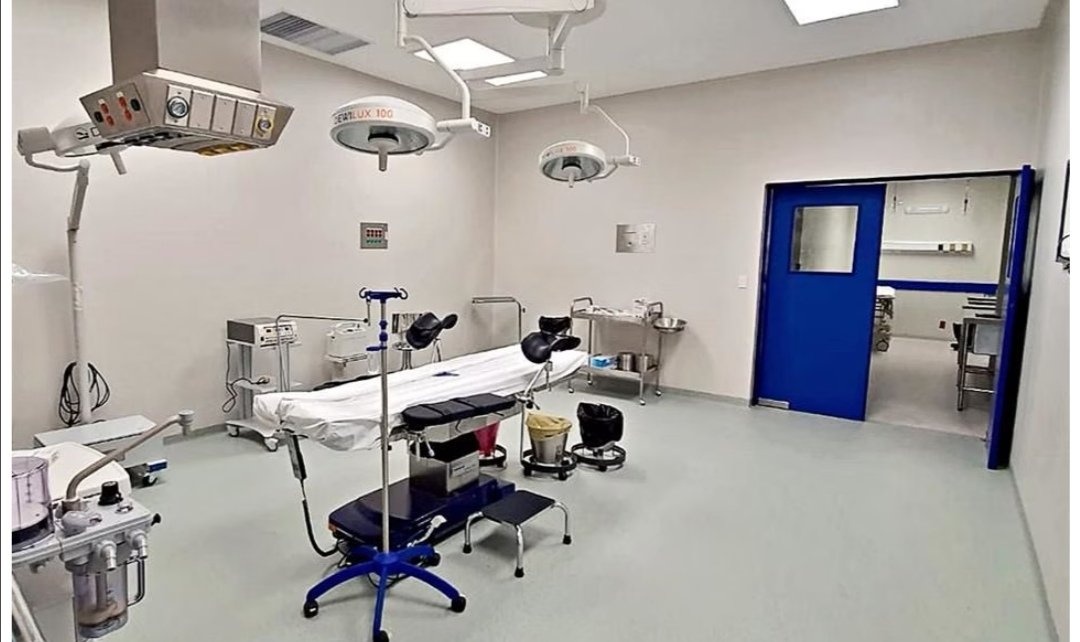 Lau_AFrank's tweet photo. Hace un año el INSABI abrió el hospital de Tlacoapa en la Montaña Guerrero pero solo atiende servicios básicos porque los médicos especialistas no quieren sacrificar su comodidad. Este hospital la espera Ana Ceci, demuestrele a México que su vocación no es de dientes para afuera https://t.co/TmySoSOkq2