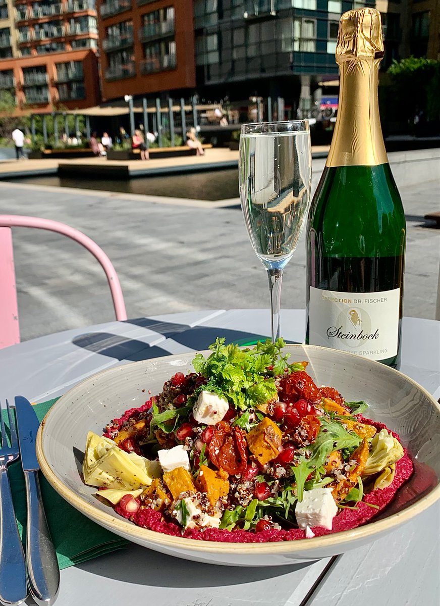 LockhouseLondon's tweet photo. #nationalvegetarianweek 16-22 May! Introducing our health-fabulous #Lockhouse Power Bowl (feta,quinoa,sweet pots,artichoke,sun-dried toms,beetroot tahini,pomegranate&amp;rocket) Only 266.5 kcal! #Delish with a glass of Steinbock, our new non-alcoholic sparkling wine! #veggielover https://t.co/33JTxHlWBM