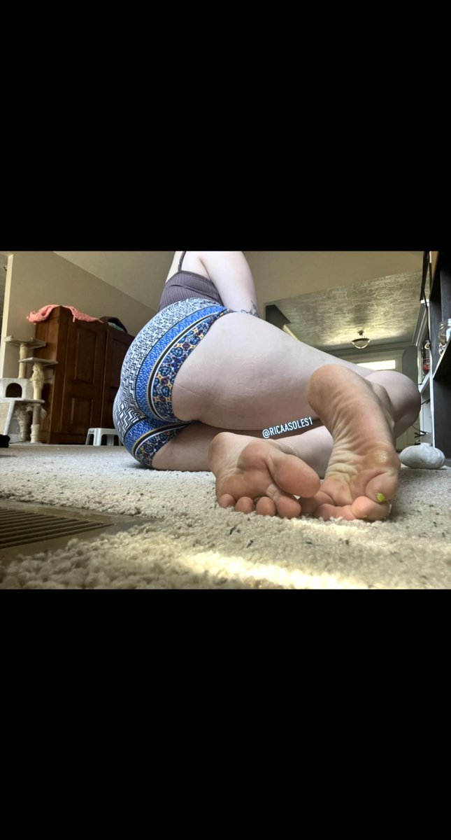 RicaaSoles's tweet photo. Happy toesdayyy bitcchesss https://t.co/uFjSjUPuRF