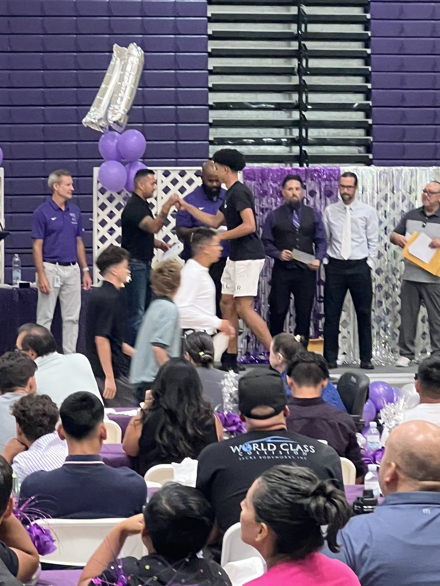 wjcarter30's tweet photo. @chris_carter02  received 3 awards 4.0+ Athlete, Dual Sports Athlete, First Team All League 2x, MVP. Man Beyond Proud of this kid!!Not to mention DEL High Jump Champ last year, and 2nd Place High Jump for DEL This Year. https://t.co/gZ0FtItEwk