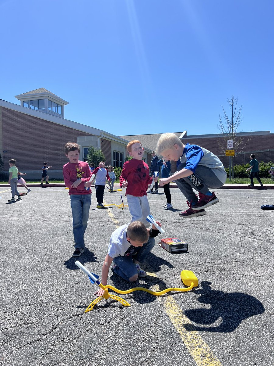 MrsClementsC11's tweet photo. Perfect day for some stomp rocket science 🚀 https://t.co/MoToPr7j0F