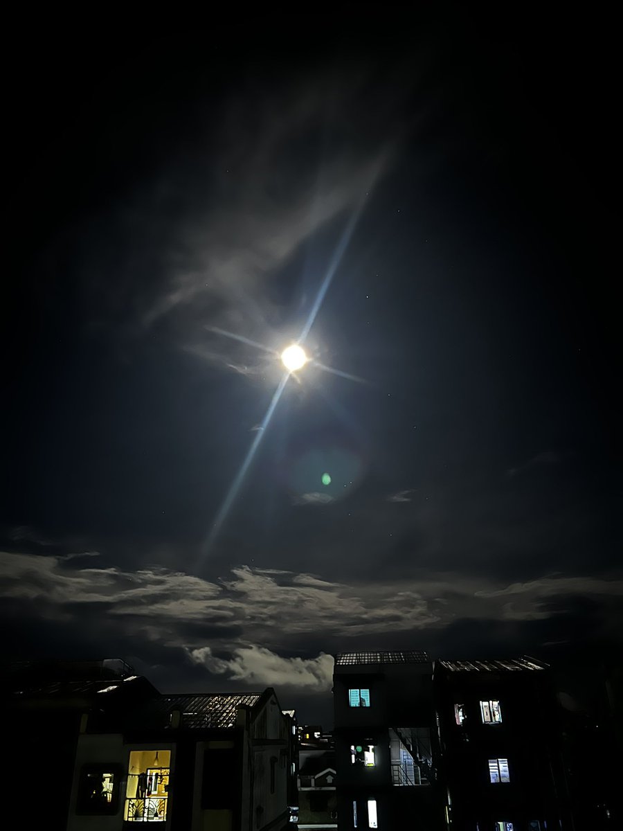 HlyanAung4's tweet photo. #fullmoonday #NaturePhotography https://t.co/fMkEaAlW10