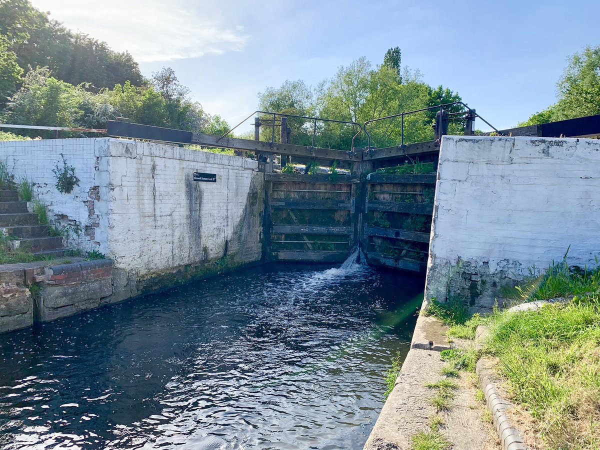 ILoveHanwell's tweet photo. Hanwell bottom lock 97 #lock97 #hanwellflight #hanwelllocks https://t.co/rjkHAwd46s