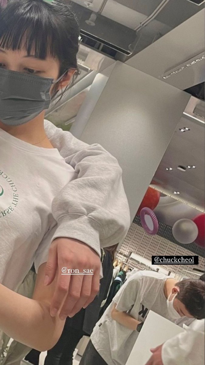 KimSaeRonBR's tweet photo. [IG] 17.05.2022 • Atualização da Kim Bora (@/Kim_bora95) no story do Instagram com a Kim Saeron.

#KimBora #김보라 #배우김보라
#KimSaeron  #김새론 https://t.co/wBo0wZxQnY