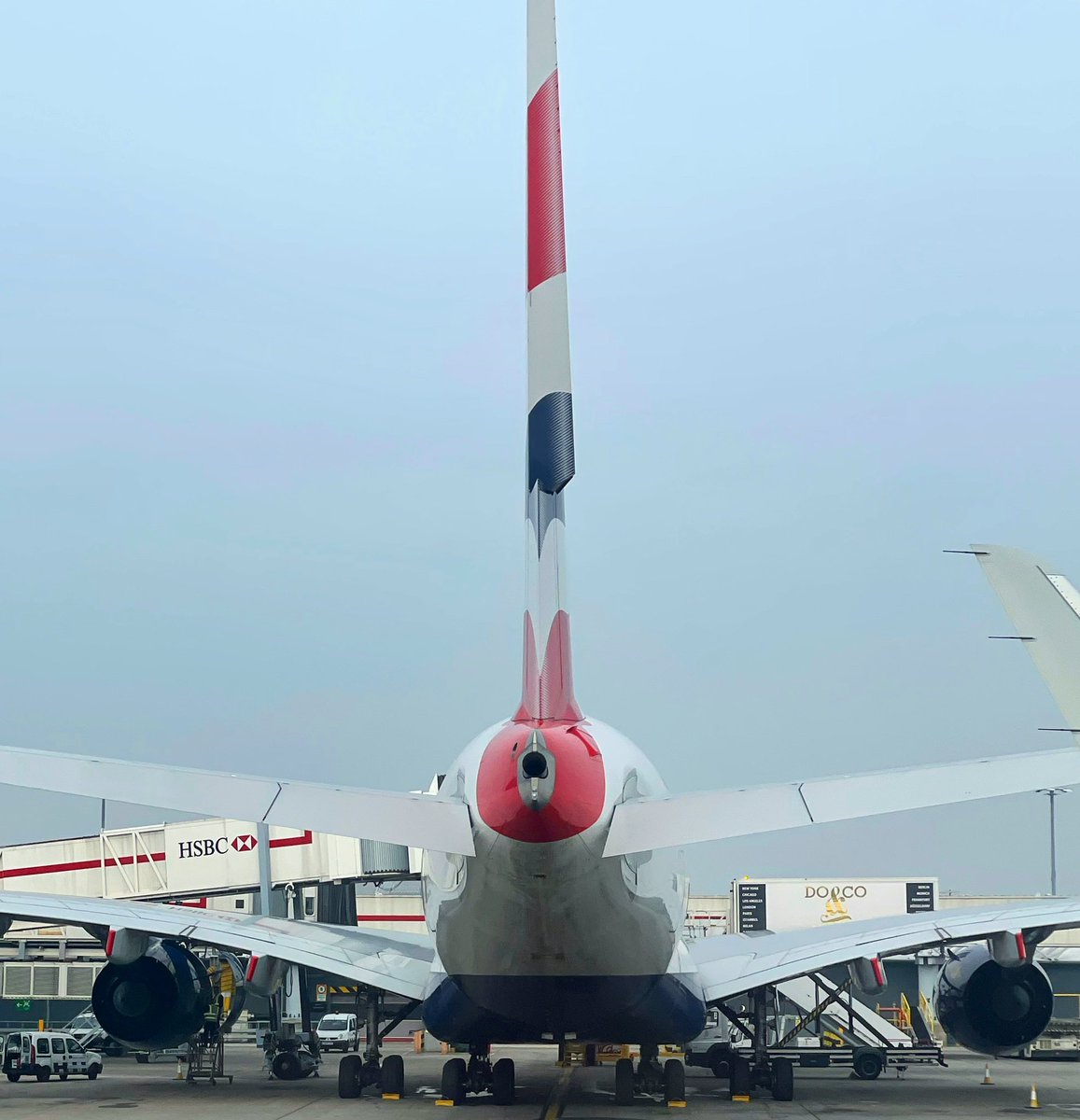 MattCarts86's tweet photo. A380 #Tailtuesday of @British_Airways at @HeathrowAirport. The size of this aircraft really put to scale
#Avgeek #avgeeks #aviation #airbus #a380 #plane #aircaft #planespotter #planespotting #britishairways #ba #flya #aviationphotography #aviationlovers https://t.co/vDCVl5MDxJ
