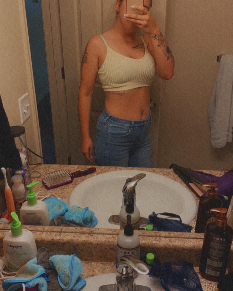LoganH1435's tweet photo. It’s been a long journey. After 6 years of pregnancy and a binge eating disorder I have finally kicked down the door 😍🫣. 35 pounds down and counting. Thank you to those who have supported me through it all❤️ I love you! https://t.co/h2omJzNWBc