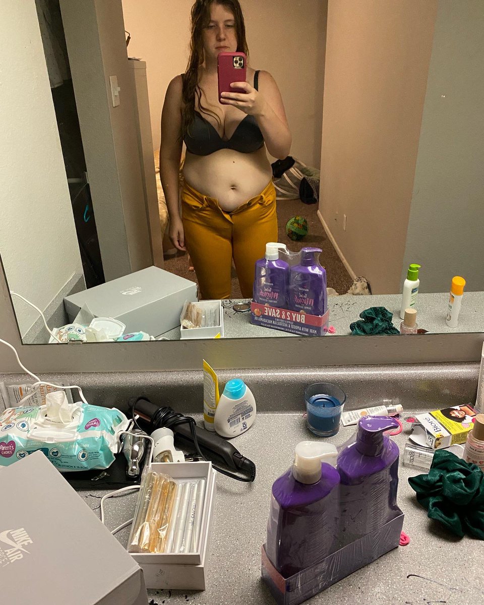 LoganH1435's tweet photo. It’s been a long journey. After 6 years of pregnancy and a binge eating disorder I have finally kicked down the door 😍🫣. 35 pounds down and counting. Thank you to those who have supported me through it all❤️ I love you! https://t.co/h2omJzNWBc
