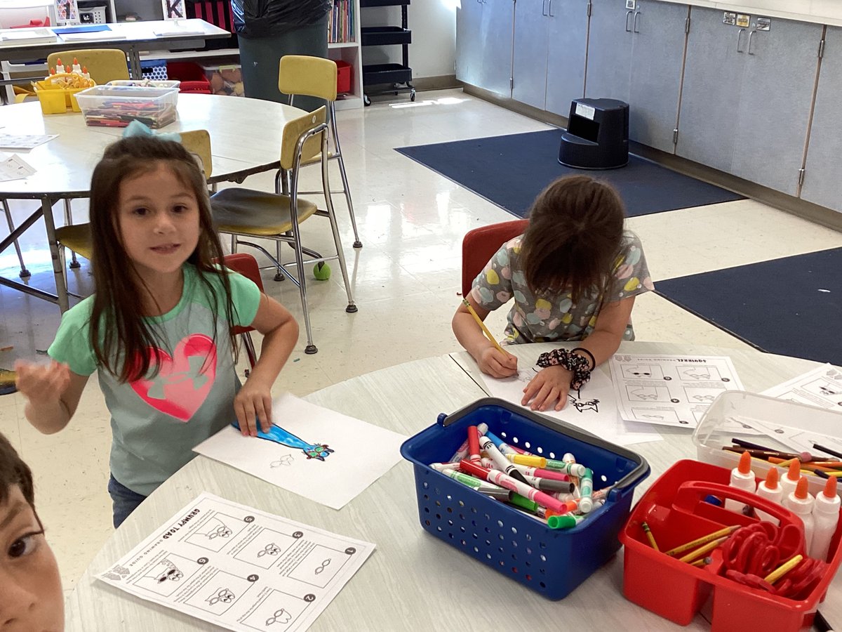 MrsKrinn's tweet photo. We are learning about positive perspective in kindergarten from Pete the Cat. 
#BHESart https://t.co/aZMqZo89Hp