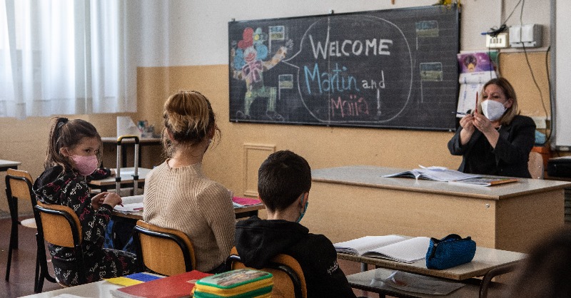 EU_Commission's tweet photo. We are helping EU countries integrate the Ukrainians fleeing the war.

In the coming months, 🇧🇪🇨🇾🇨🇿🇫🇷🇬🇷🇮🇹🇵🇱🇷🇴🇸🇰 will receive our help under the Technical Support Instrument to make the process of integration quicker and smoother.

ℹ️ → https://t.co/IoXcp2uTUC

#StandWithUkraine
