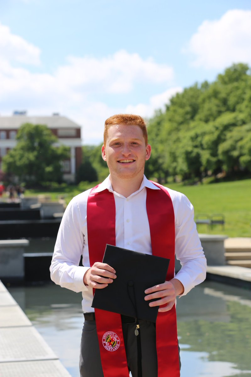 On fire with grad pics today. Next up, <a href="/JJ_Zakheim/">JJ Zakheim</a>! Congrats JJ! Thank you for the time you put in this year to make our program better 🔥