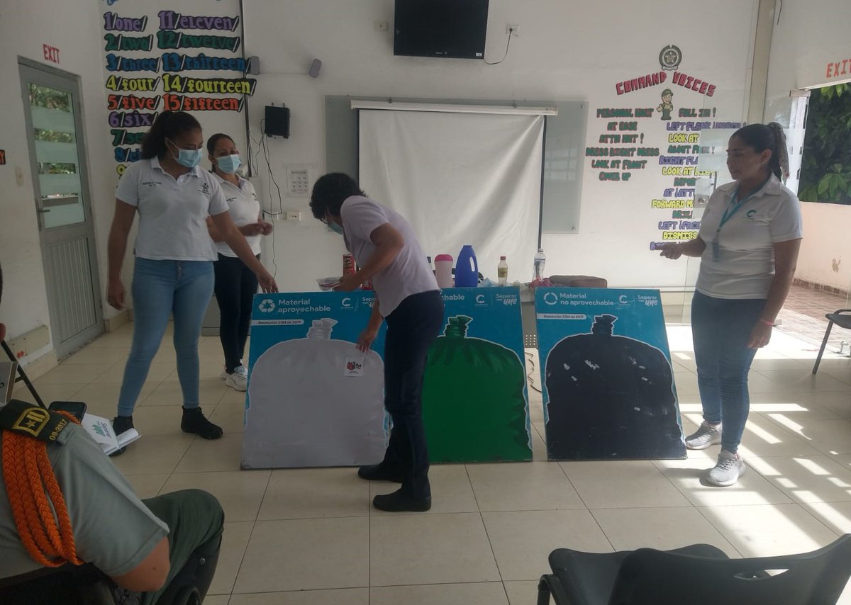 CORMACARENA's tweet photo. El Día del Reciclaje ♻️ es una gran oportunidad para crear conciencia en la necesidad de separar los residuos adecuadamente, por eso, llegamos a la Escuela de Carabineros Eduardo Cuervas en Villavicencio, a compartir el nuevo código de colores para reciclar.
#ElMetaLoVale https://t.co/OKNTuyoFV7