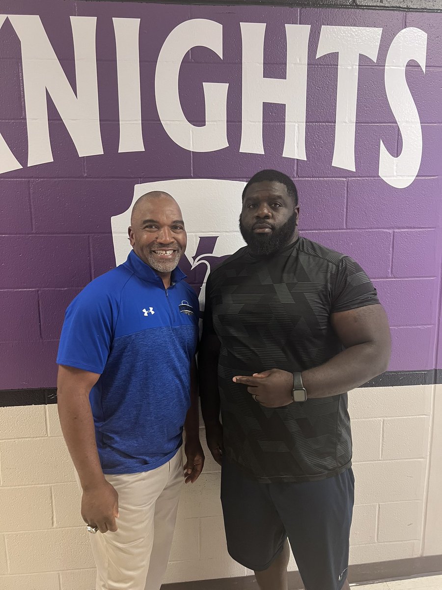 knights_ftbl's tweet photo. @CoachFeggins thank you for coming to the castle and talking to some of our football players. https://t.co/qU5B1b9tCM