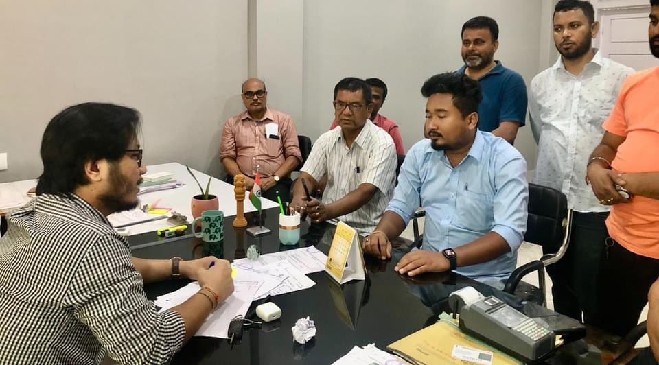 SDO_CGossaigaon's tweet photo. A review meeting was chaired by @mridul_boro ACS, Branch Officer, FCS&amp;CA Gossaigaon with an objective to speed up the process of AADHAAR seeding of NFSA card holders under ONORC and to increase e-POS transactions for distribution of PDS rice. @dckokrajhar @FCSCAssam @fooddeptgoi https://t.co/c3T9n1jBKh