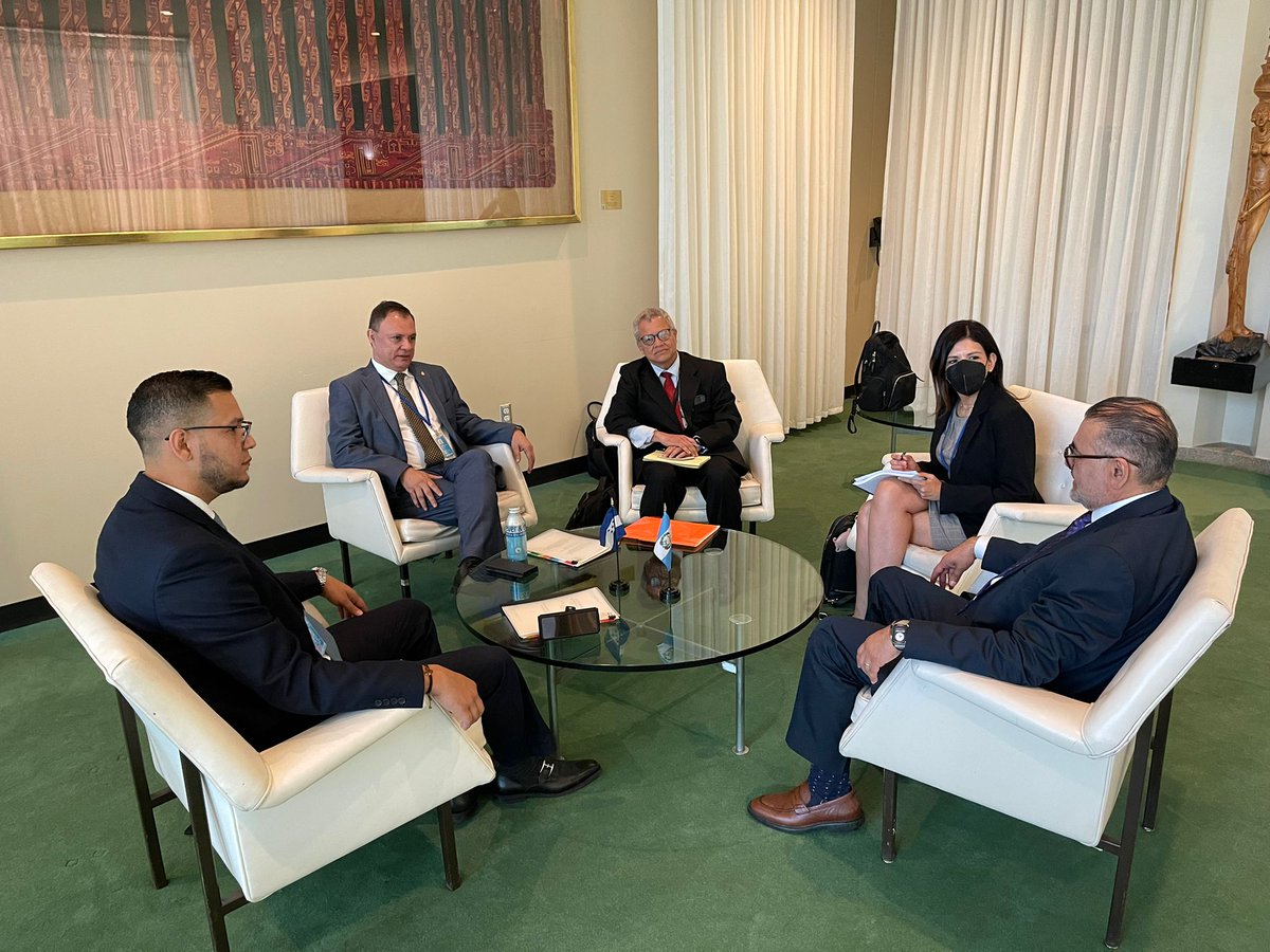 tonygarciac's tweet photo. Reunión bilateral @ONU_con Vicecanciller de Guatemala, abordando temática de Migración, Protocolo de Atención a  Niñez Migrante, consensuar posiciones temas,mejores prácticas y  presidencia pro tempore MIRPS de Honduras, sede de  Conferencia Internacional. @MinexGt @CancilleriaHN https://t.co/auO14uJew2