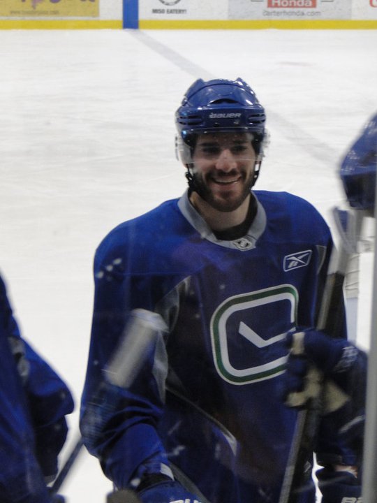 _EllieNuck_'s tweet photo. More fb memories of the best #Canucks team ever ... 
#AlwaysLu  #SmilingKes #GreatestDman 🙄
#BestRentalsEver 
🙅‍♀️ https://t.co/6qyykecgD2