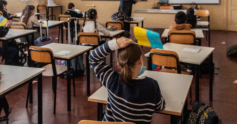 EU_Commission's tweet photo. We are helping EU countries integrate the Ukrainians fleeing the war.

In the coming months, 🇧🇪🇨🇾🇨🇿🇫🇷🇬🇷🇮🇹🇵🇱🇷🇴🇸🇰 will receive our help under the Technical Support Instrument to make the process of integration quicker and smoother.

ℹ️ → https://t.co/IoXcp2uTUC

#StandWithUkraine