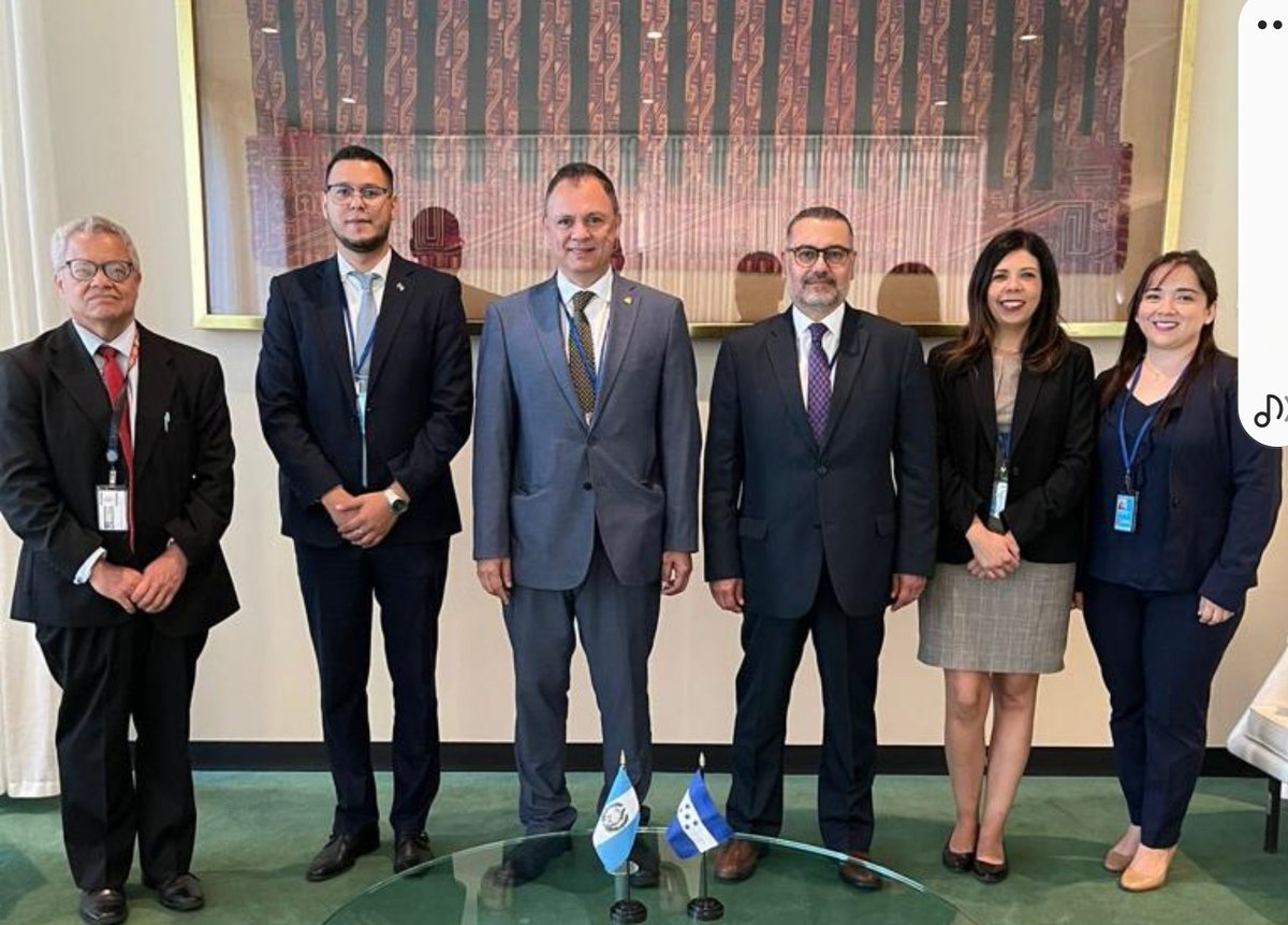 tonygarciac's tweet photo. Reunión bilateral @ONU_con Vicecanciller de Guatemala, abordando temática de Migración, Protocolo de Atención a  Niñez Migrante, consensuar posiciones temas,mejores prácticas y  presidencia pro tempore MIRPS de Honduras, sede de  Conferencia Internacional. @MinexGt @CancilleriaHN https://t.co/auO14uJew2