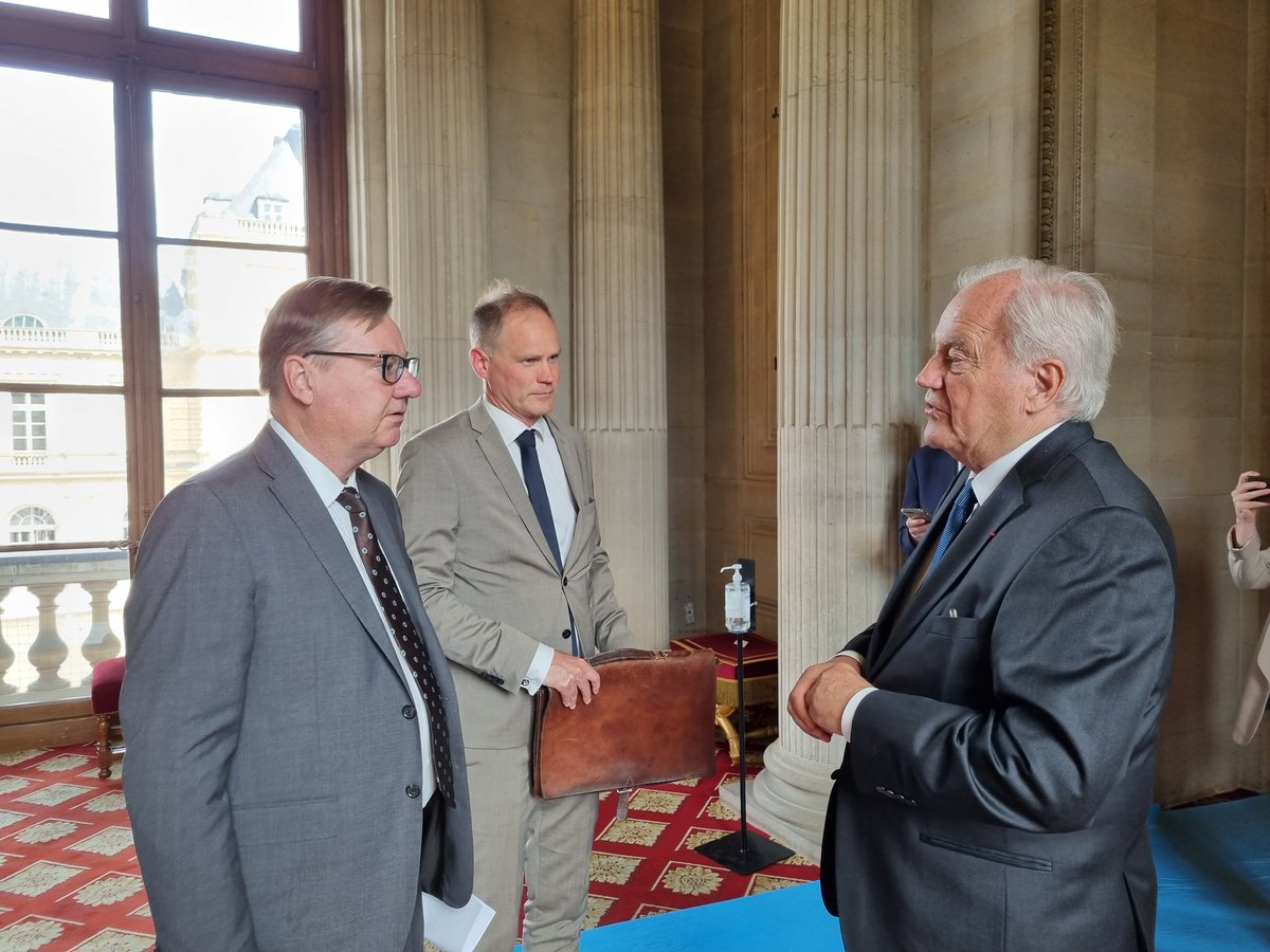 Heureux d'accueillir au <a href="/senat/">Sénat</a> M. <a href="/TannerTeemu/">Teemu Tanner</a>, Ambassadeur <a href="/AmbFinlandePAR/">Finlande en France</a> et  
M. Tuvesson, chargé d'affaires de l'ambassade de Suède à Paris <a href="/SuedeenFR/">Caroline Vicini, Ambassadeur de Suède en France</a> et de soutenir activement leurs candidatures 🇫🇮 🇸🇪 à l'OTAN <a href="/NATO/">NATO</a>. Le Sénat ratifiera au plus vite à l'issue de la procédure