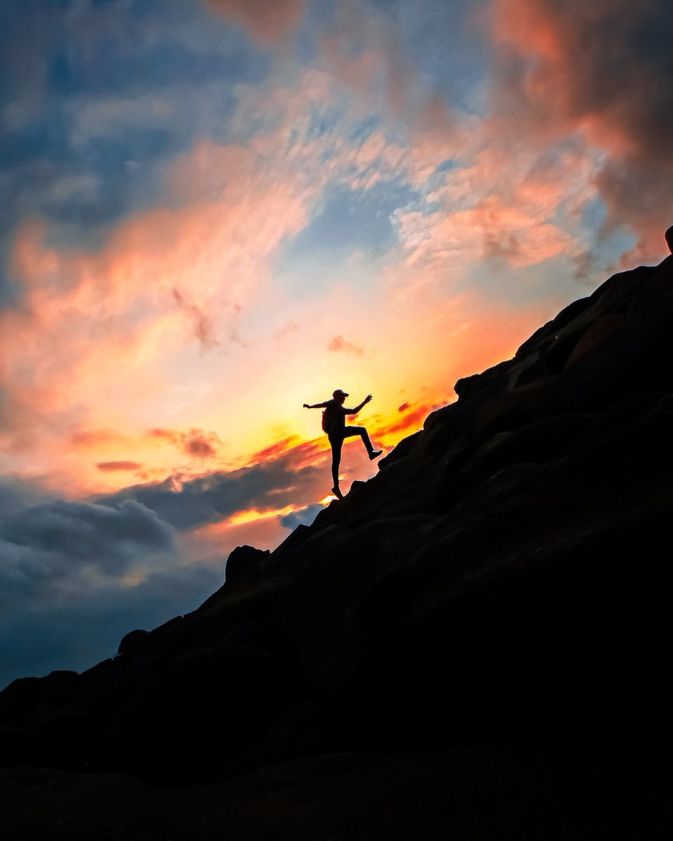 GoPro's tweet photo. Photo of the Day: Silhouetted in stride by Dipesh Karmuse 🏃‍♂️

#GoPro #Silhouette #Hiking #Sunset https://t.co/dWqlowSohK