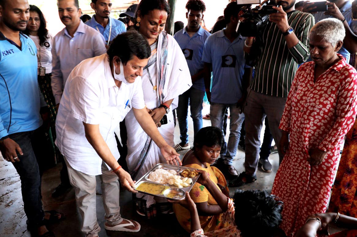 achyuta_samanta's tweet photo. Visited the Mission Ashra, Janla and spent time with the boarders there, gifted them clothes and served food to them. Here are the photos .
#AOG2022 #ArtofGiving https://t.co/Rr9imuqtKv