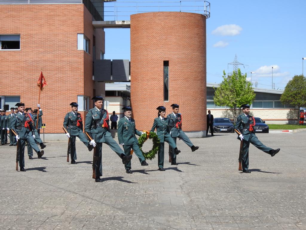 apc_caceres's tweet photo. El Delegado Provincial de #APCabos ha tenido el honor de participar en el Acto de Conmemoración en la Comandancia de #Caceres del #178aniversario de la #GuardiaCivil como Cabo Gastador!!! Siempre representando con #honor a nuestros empleos!!! #poryparaloscabos https://t.co/obmtqLSbAh