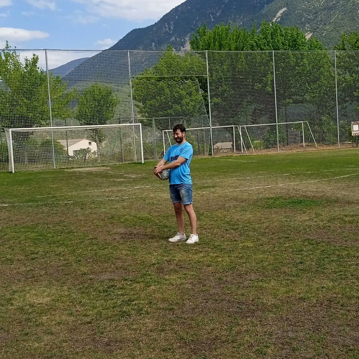 CEAlfes's tweet photo. LA CRÒNICA | Apagada general a Coll de Nargó. Un Alfés just d'efectius es veu superat en tot moment i encaixa una maneta en el desplaçament a l'Alt Urgell.

[...]

#cealfes #alfes #colldenargo #lleida #segria #alturgell #futbolcat #futlleida #4cat21 #aixequempols https://t.co/our7sCTdtc