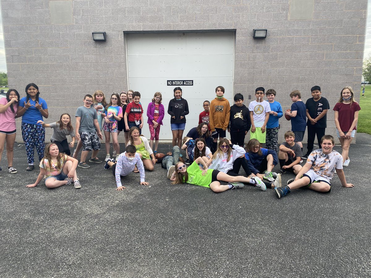 BandsHpsd's tweet photo. A successful concert means, 5th GRADE FIELD DAY!!!!! https://t.co/faaqPvWEMZ