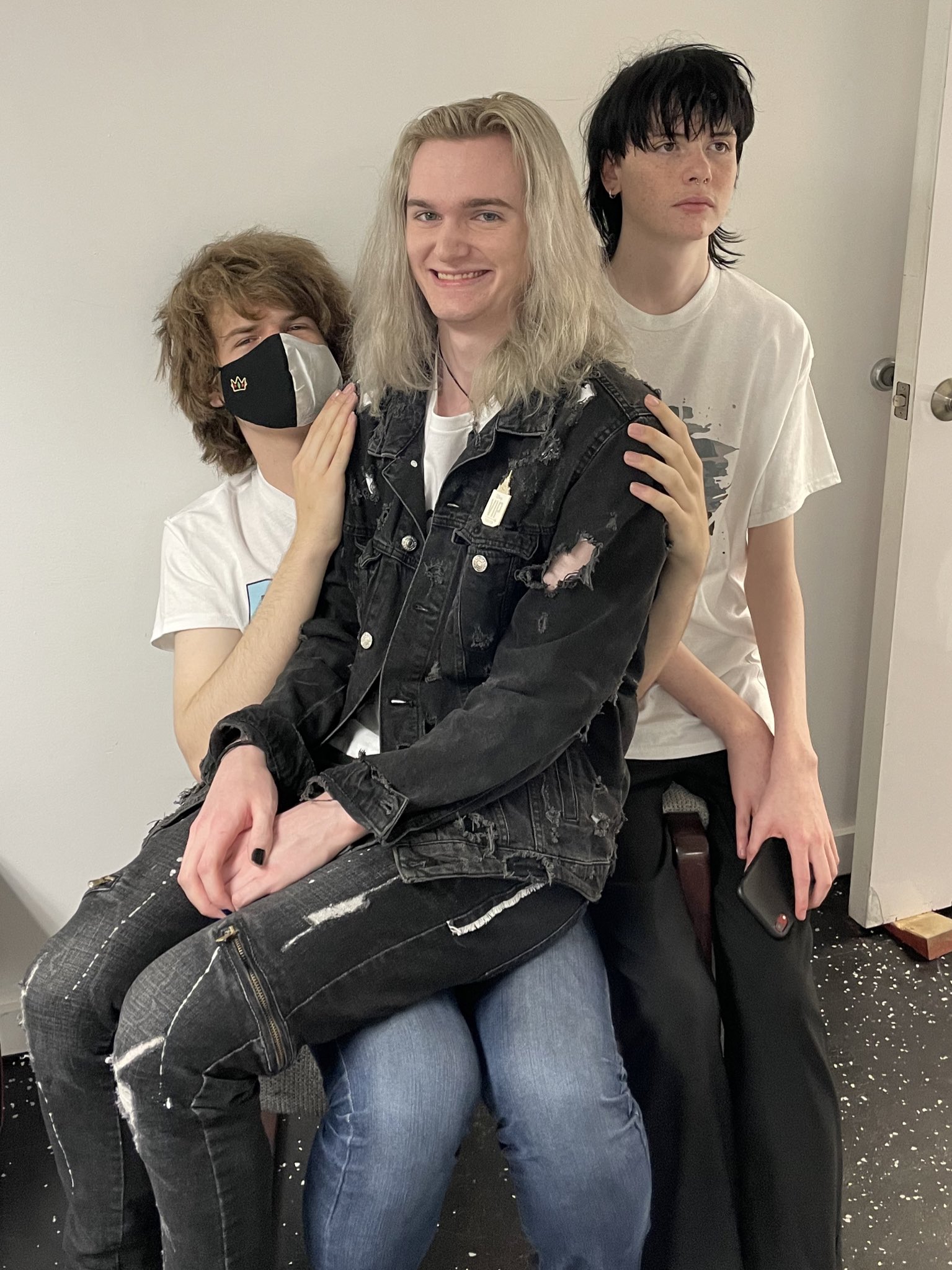 Sniff’s Alt on Twitter "Charles has been sitting on ranboos lap for