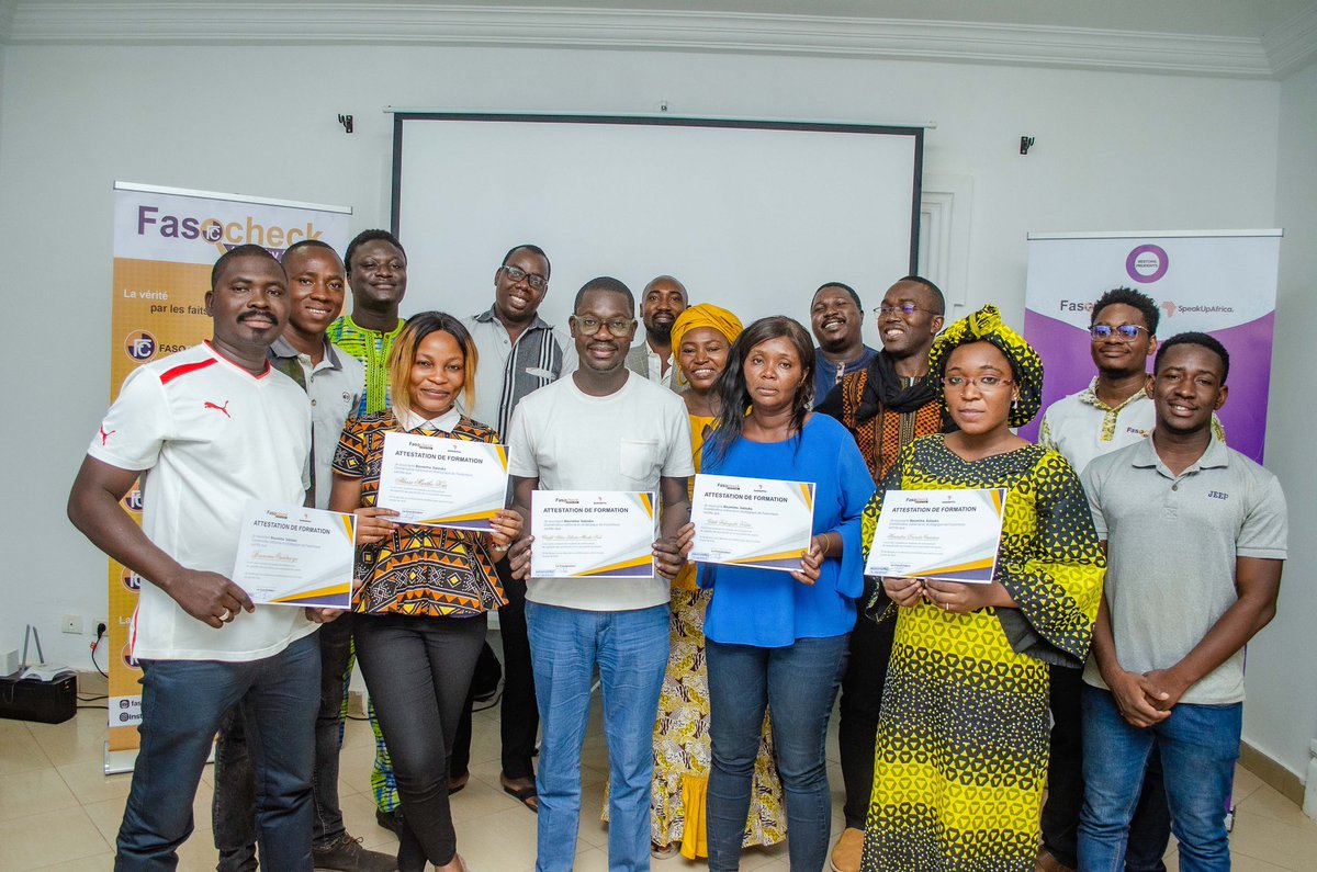 frederic_doumde's tweet photo. Nous avons pris part du 25 au 29 Avril à un atelier de renforcement de capacités des journalistes 🗞 francophones sur la vaccination,une initiative de #speakupafrica avec l’appui financier de  #Gavi.
Des plumes engagées contre les maladies évitables par la vaccination.#santé https://t.co/uh7vUGc9CS