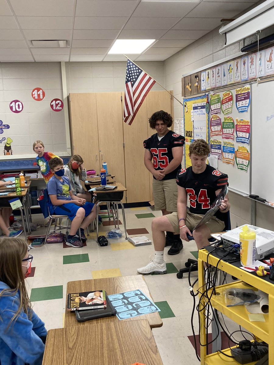 LWCFootball's tweet photo. Thank you to Bentley Elementary for letting the Reading Knights come over and visit today!!! #FutureKnights https://t.co/4Cxx5YAonQ