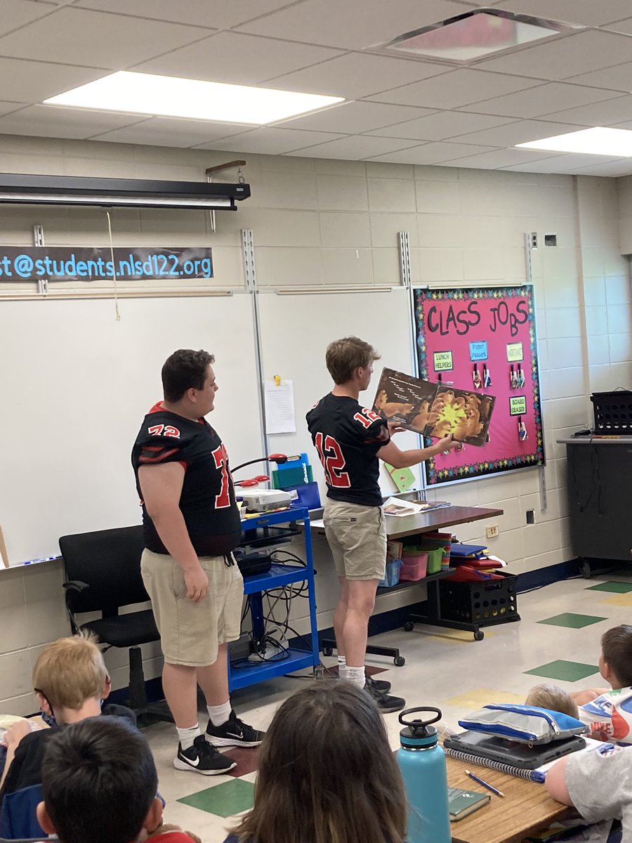 LWCFootball's tweet photo. Thank you to Bentley Elementary for letting the Reading Knights come over and visit today!!! #FutureKnights https://t.co/4Cxx5YAonQ