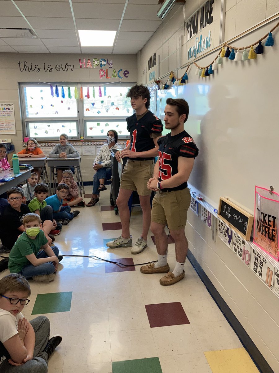 LWCFootball's tweet photo. Thank you to Bentley Elementary for letting the Reading Knights come over and visit today!!! #FutureKnights https://t.co/4Cxx5YAonQ