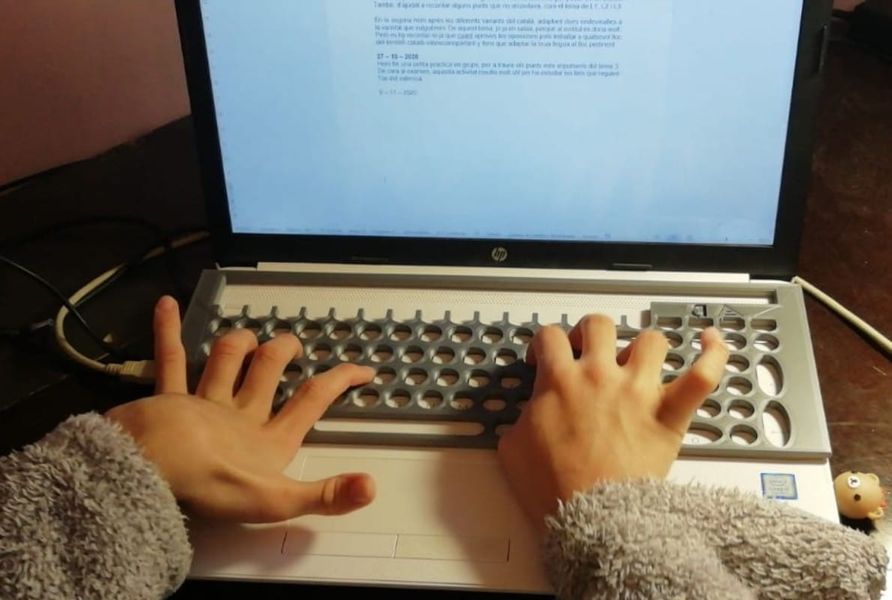 artefactos_org's tweet image. Algunas #adaptaciones requieren de un desarrollo y prototipado que a nivel comercial serían #productos #exclusivos. 

En @artefactos_org existe quien regala #tiempo y co-crea #productosdeapoyo a #coste justo y accesible.
💛
#sobreteclado #print #design #CAE #adaptables #inclusión