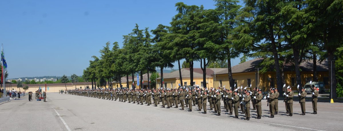 AlamariMusicali's tweet photo. Cerimonia #giuramento #VFP1 1° Blocco 2021 2° Scaglione dell' @Esercito con #Fanfara Brigata di cavalleria “Pozzuolo del Friuli”.
Caserma "Col. Giovanni Duca", sede dell’85° RAV "VERONA".
#Verona #12maggio2022 https://t.co/WcpIMxGjAt
