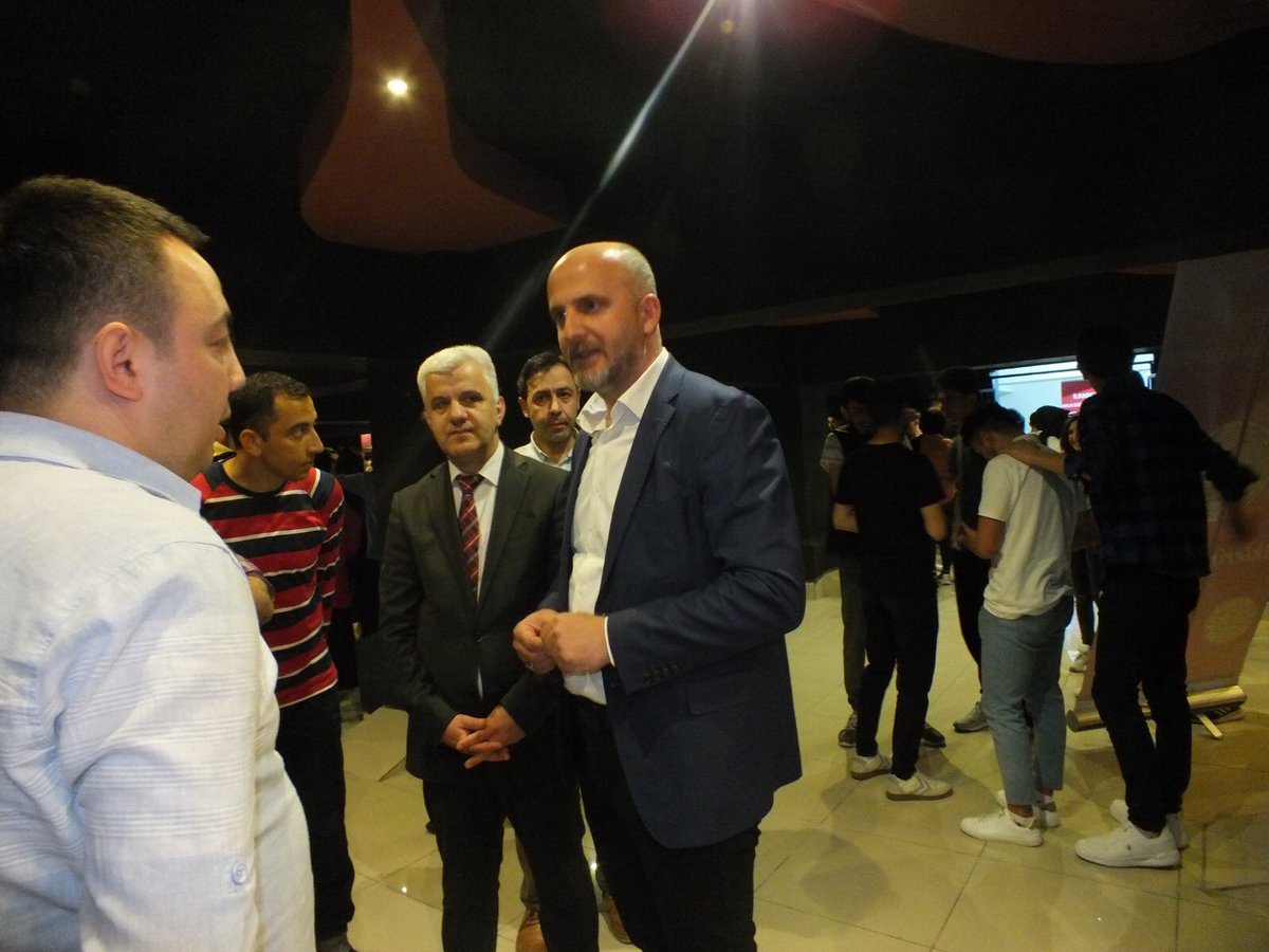 Burası <a href="/ilkadimhem/">Samsun İlkadım Halk Eğitimi Merkezi</a> 

“Çamur ile ağacın uyumu” adlı sergiyi <a href="/ilkadimilce_mem/">İlkadım İlçe Milli Eğitim Müdürlüğü</a> Şube Müdürü <a href="/yalcinalpaydin/">Yalçın ALPAYDIN🇹🇷</a> eğitmenlerimiz ve gençlerimiz ile açılışını gerçekleştirdik 
Emeği geçen arkadaşlarımıza
teşekkür ederiz

@gnkeklik <a href="/zulkifdagli/">Doç. Dr. Zülkif Dağlı</a> <a href="/sdulger43/">Sabahattin DÜLGER</a> <a href="/mebhbogm/">MEB Hayat Boyu Öğrenme Genel Müdürlüğü</a> <a href="/gokhanmurat1/">Murat YİĞİT</a> <a href="/zerersoy1/">özer ersoy</a>