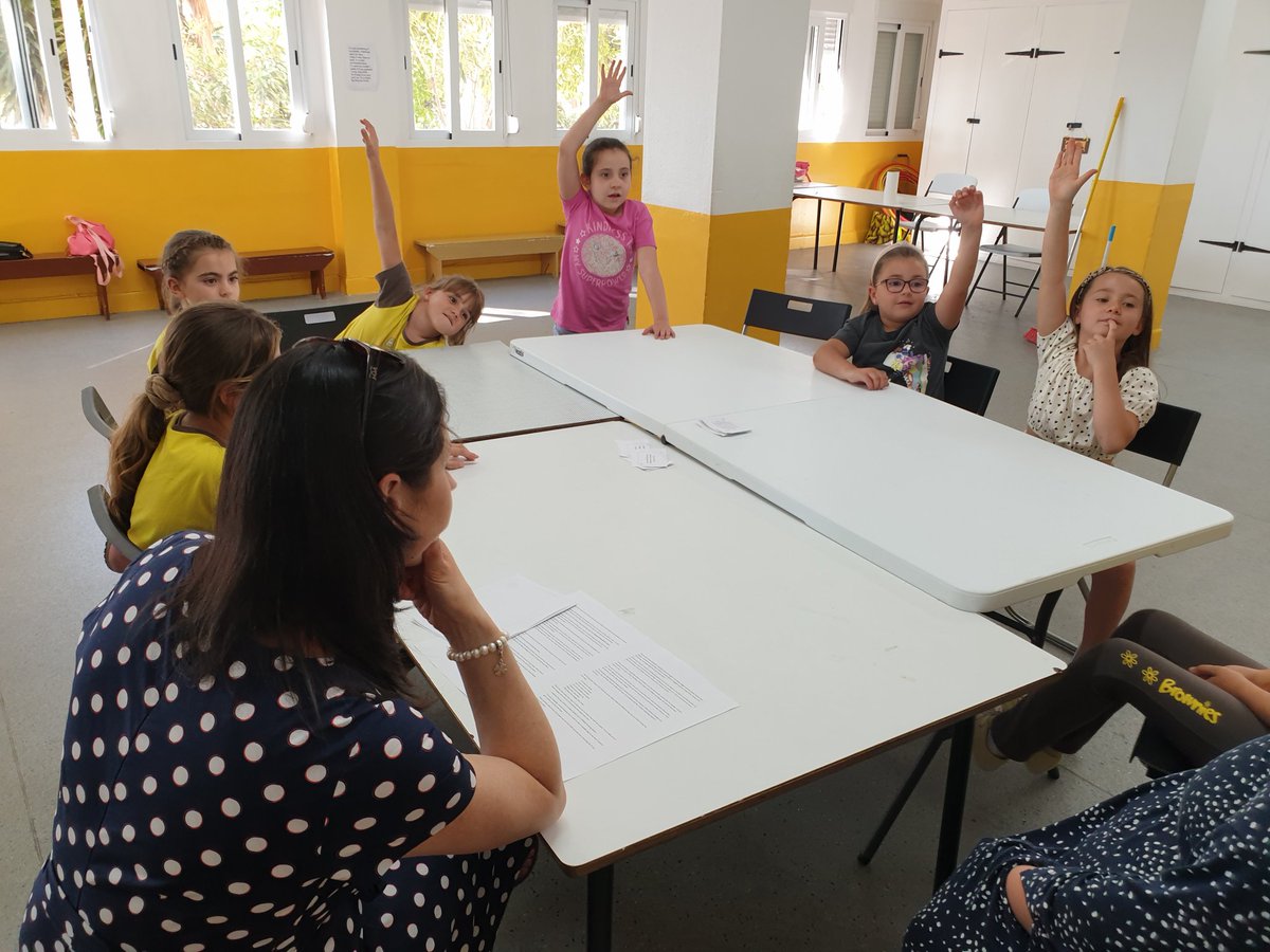 ThinkingGreenGI's tweet photo. Part of our outreach to inspire &amp; motivate children on all things green, Cathy Walsh technical officer from the Dept of Environment, chatted to Brownies about what they can do to reduce pollution &amp; climate change, they loved her activities. Thk u 💪💚 #greenoutreach #teachemyoung https://t.co/bkboGyUOZK