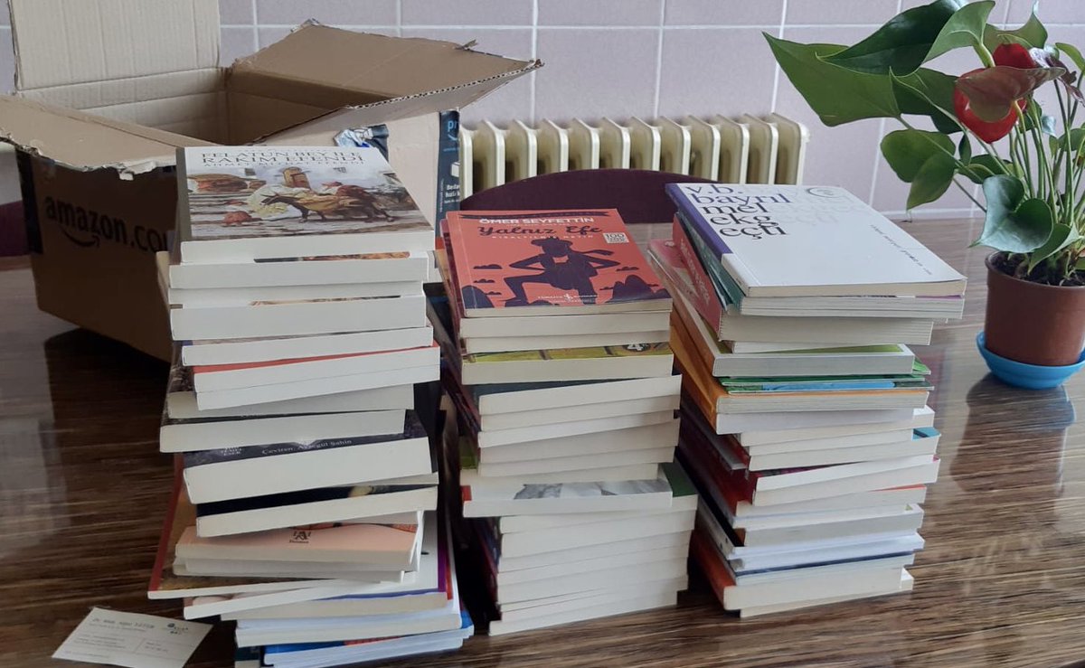 kitapgonder's tweet photo. Çocuklarımızı kitaplarla buluşturmaya devam ediyoruz. Siz de destek olmak isterseniz bizimle iletişime geçebilirsiniz.😊📚 https://t.co/65TwWRL4NP