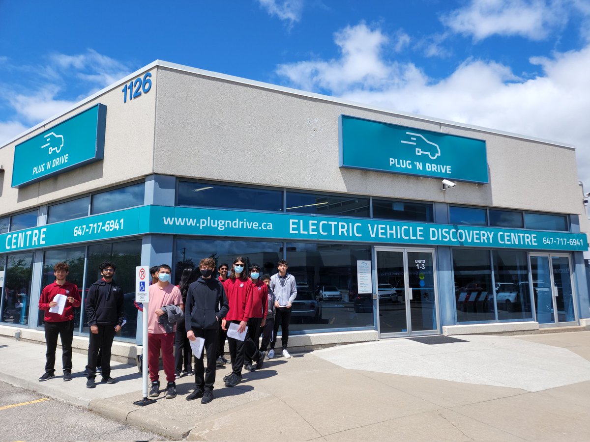 BRtechcoder's tweet image. ICT engineering shsm day out at electric vehicle discovery centre. @BRtechcoder @BishopReding