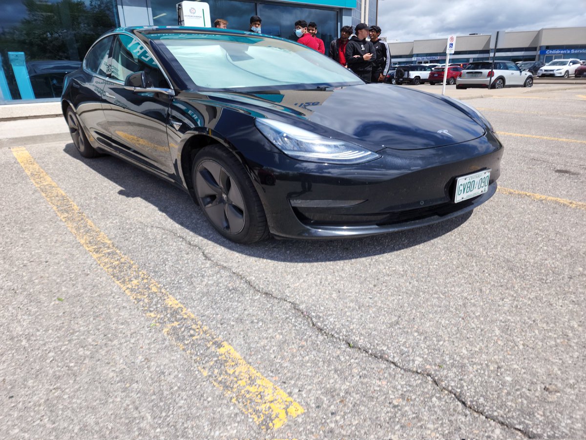 BRtechcoder's tweet image. ICT engineering shsm day out at electric vehicle discovery centre. @BRtechcoder @BishopReding