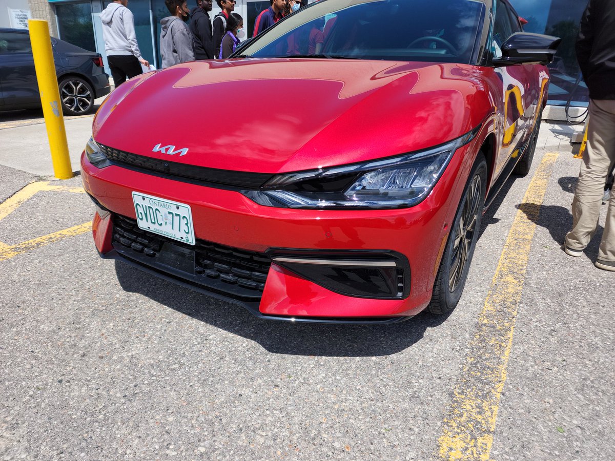 BRtechcoder's tweet image. ICT engineering shsm day out at electric vehicle discovery centre. @BRtechcoder @BishopReding