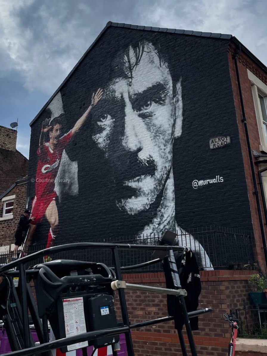 Watch LFC tweet media