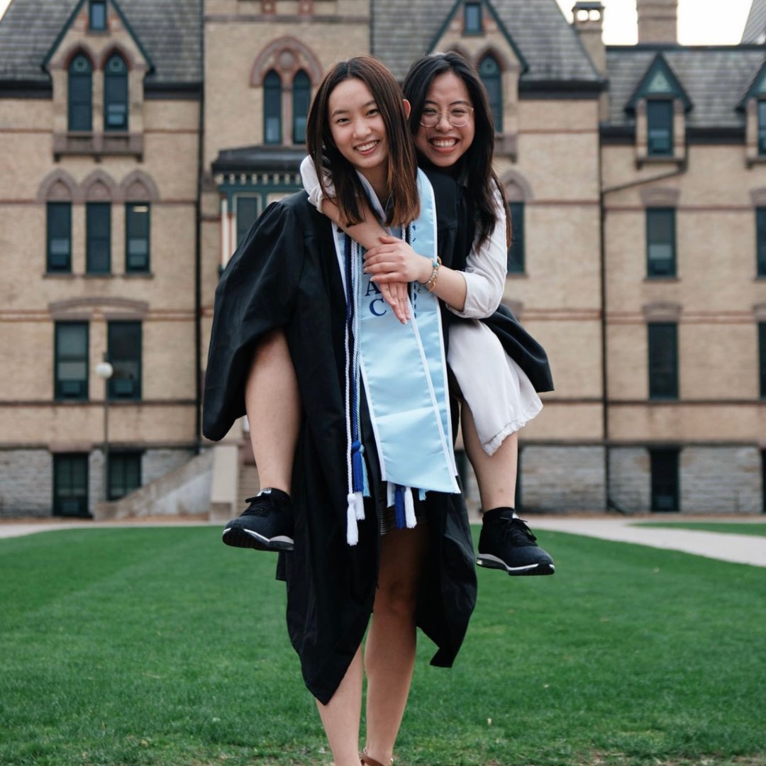 HamlineU's tweet photo. Once a Piper, always a Piper ❤️ #Classof2022 Welcome to being an alumni! @HamlineAlumni #ForeverAPiper https://t.co/eEPJuGtKF2