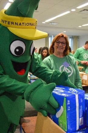 IntlPaperCo's tweet image. At IP, we mobilize our products to help improve access and support communities. By the end of 2022, IP &amp;amp; Always will have provided more than 25,000 Period Care kits to girls and women across the world. #TheIPWayForward