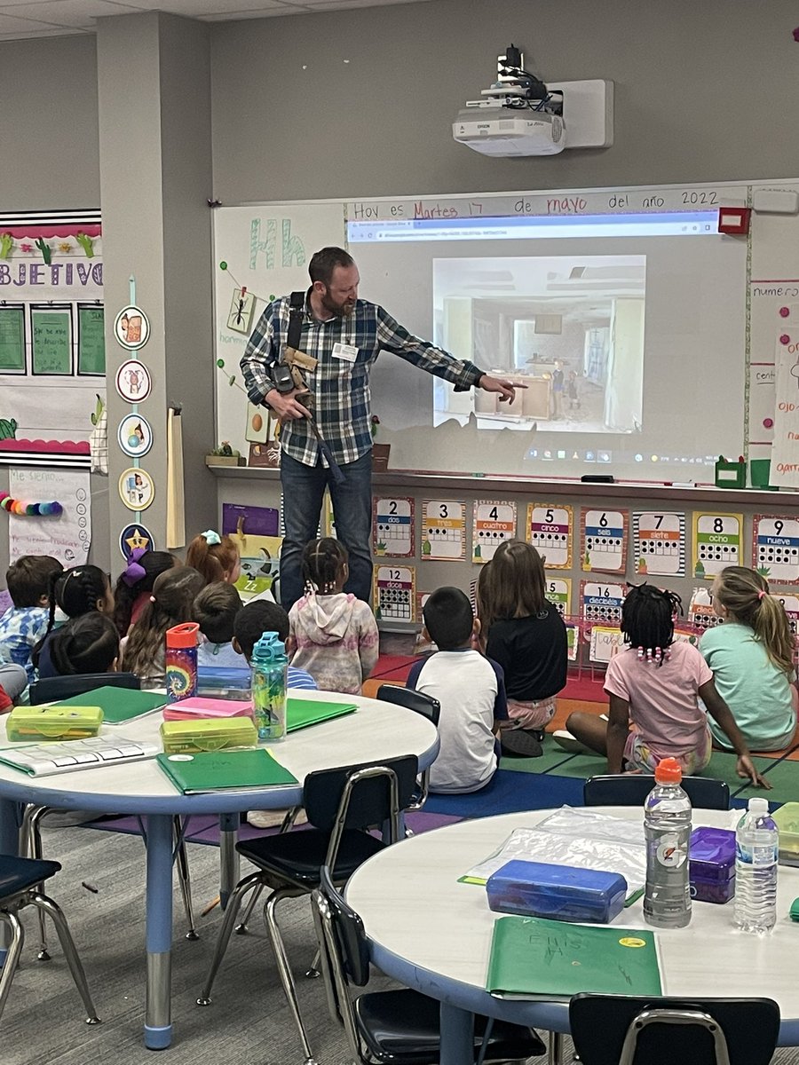 tunintabi's tweet photo. I know this visitor for @JonesAcademy1  Career Day! https://t.co/vAHasotO36