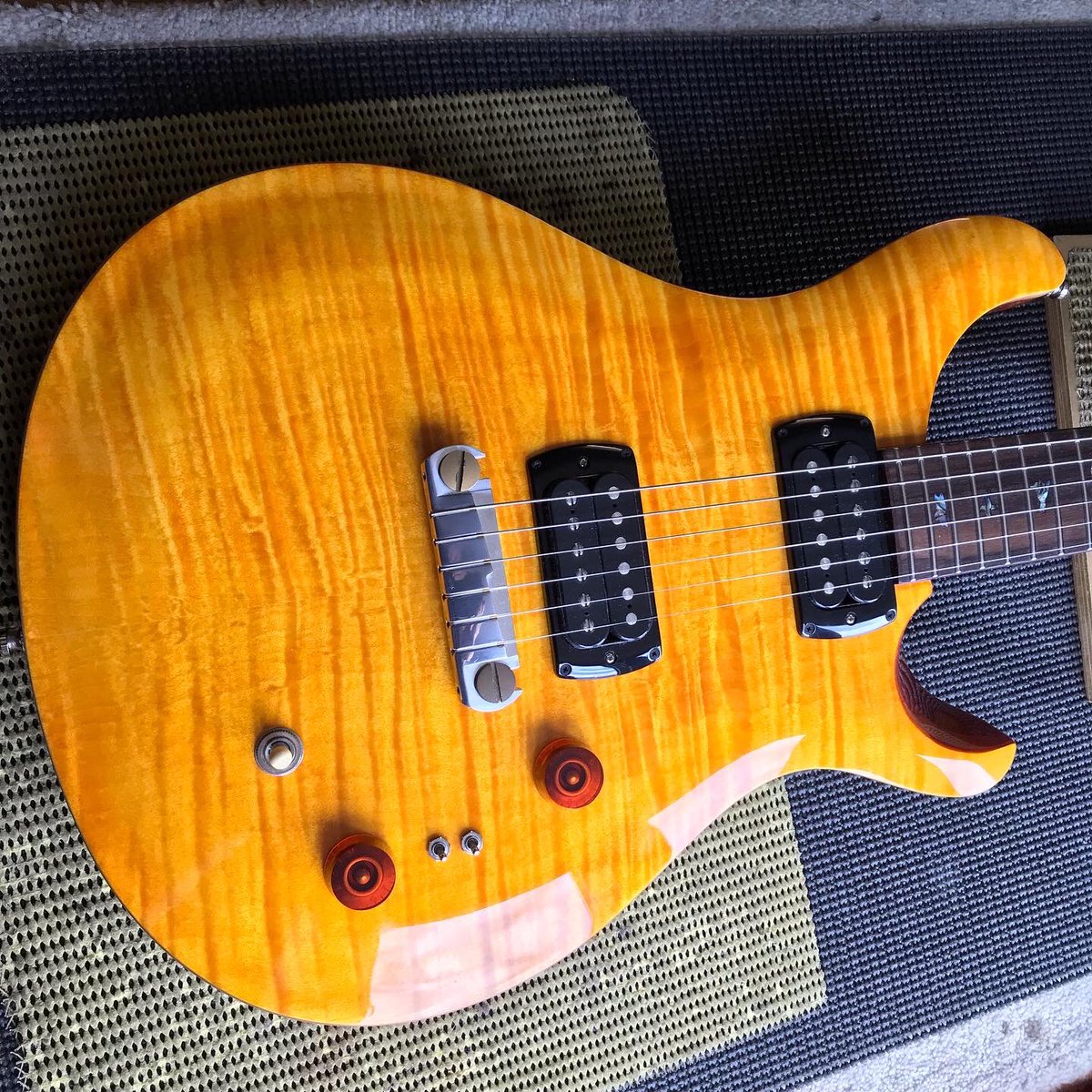 ABGuitartech's tweet photo. PRS SE ‘Paul’s Guitar’model - this came in for a new bone top nut, fret dress, remounting some badly fitted locking Gotoh tuners and after all that a setup. Many thanks to Joe.
#prs #prsguitars #prsse #fretdress #setup #topnut #gotoh #guitartechnician #guitartech #guitarrepair https://t.co/Cfmr1jFg93