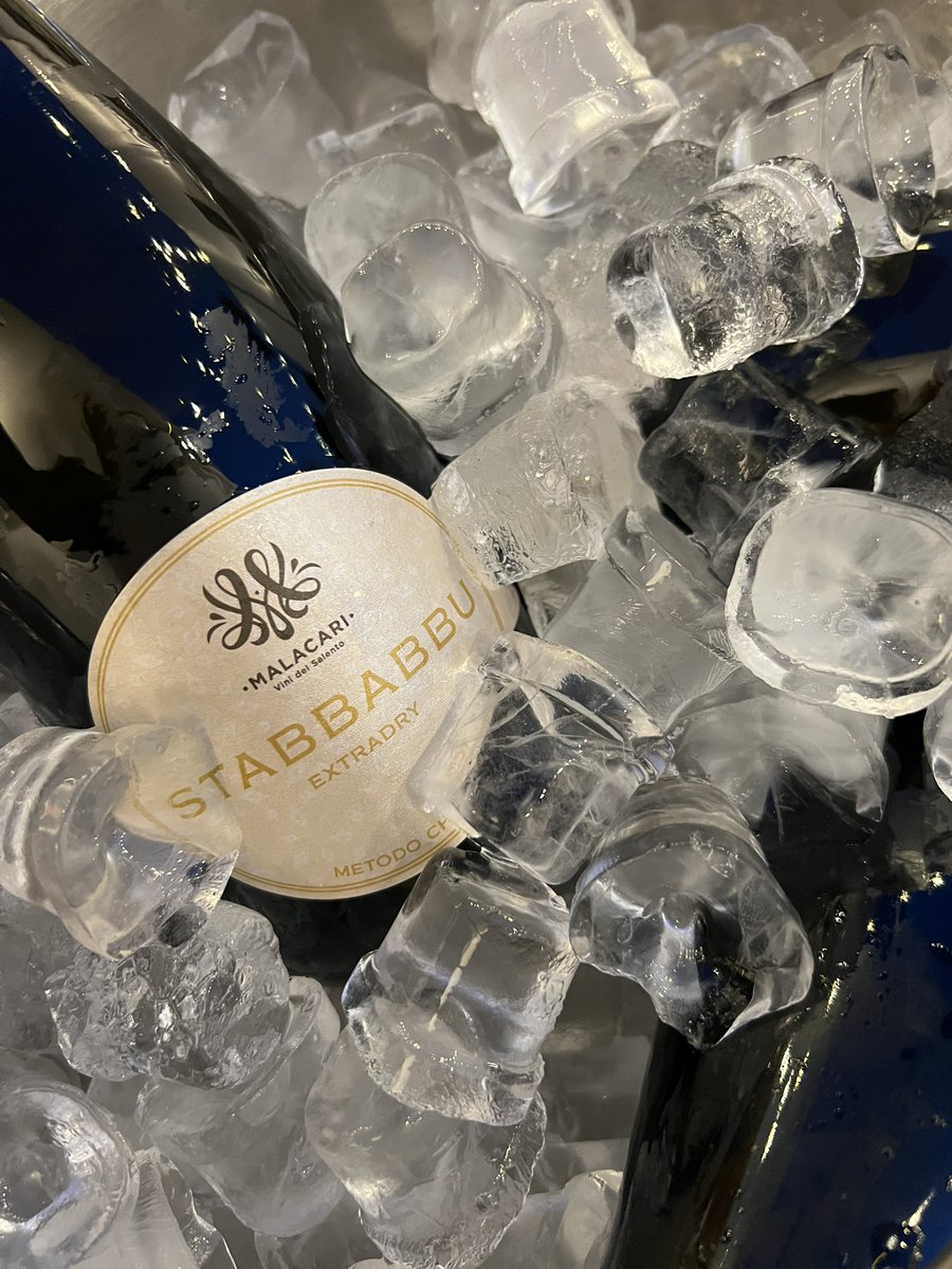 vinimalacari's tweet photo. Meraviglia? Stupore? Sbalordimento? Allora Stabbabbu!
Spumante Brut spettacolare!!!

#vinimalacari #malacarivinidelsalento #vinobuono 
#malacarivinibuonipernatura #salento #winesalento #sommelier https://t.co/vRlHN4B7cq